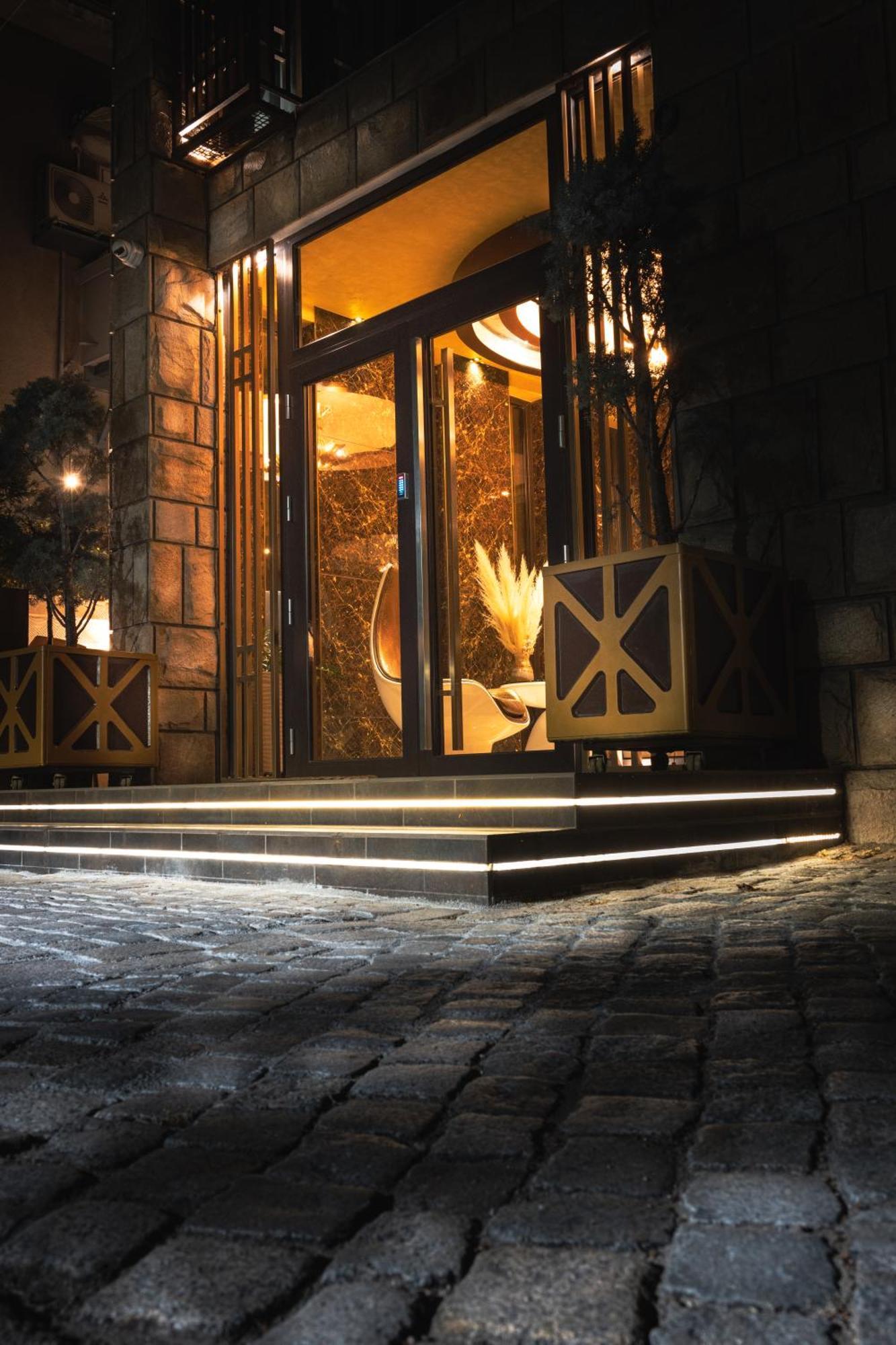 The Hidden Bank: Silver Bullet Plovdiv Exterior foto